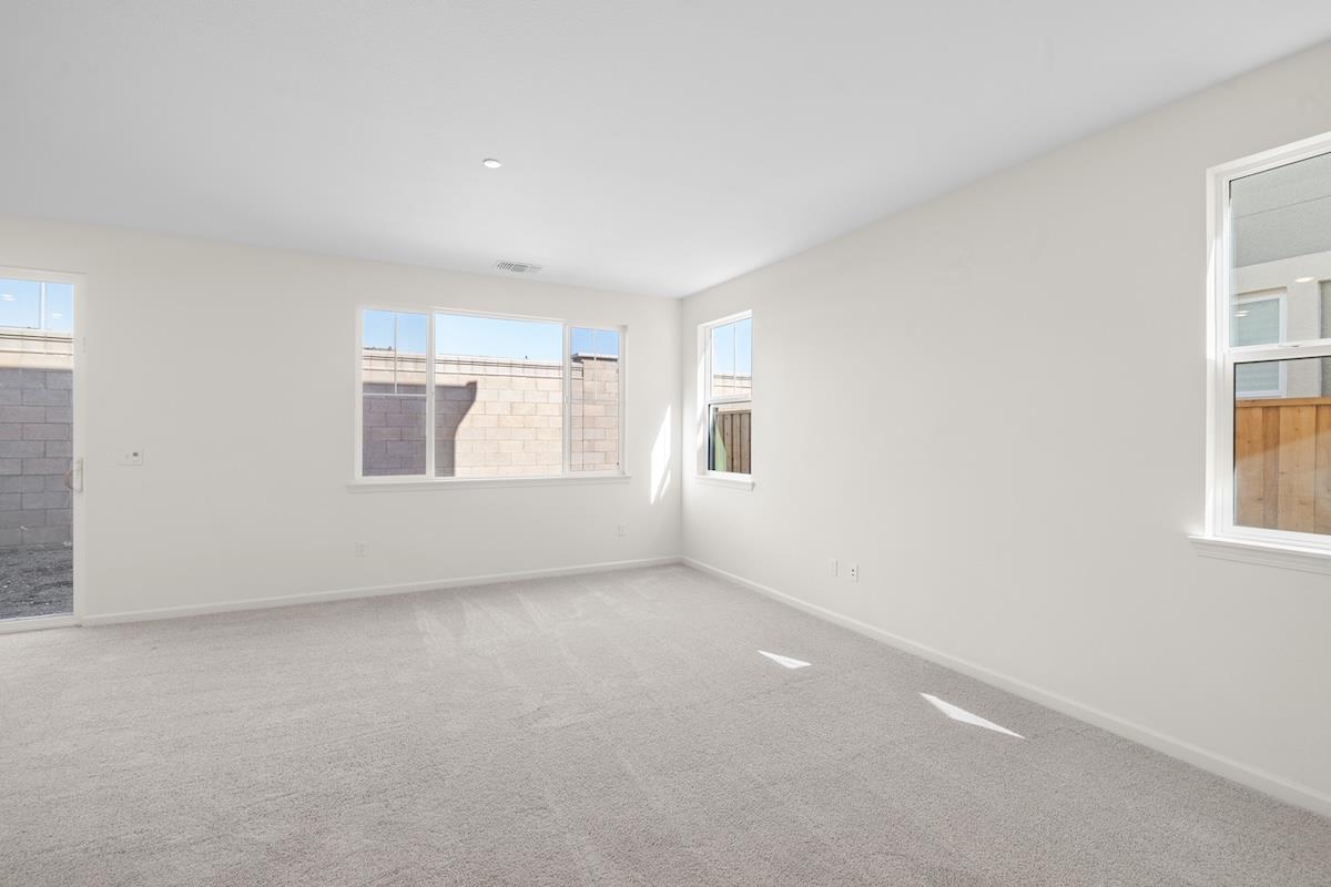 Detail Gallery Image 14 of 27 For 2250 Gladiola Dr, Hollister,  CA 95023 - 3 Beds | 2/1 Baths