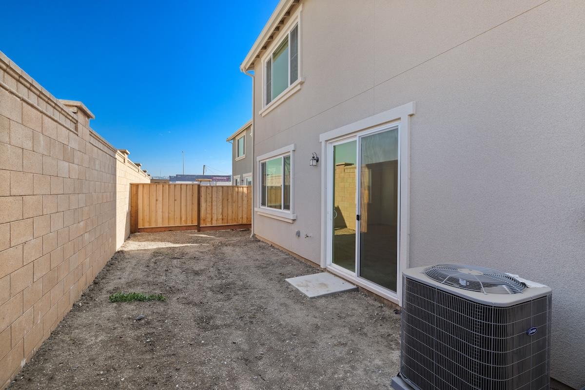 Detail Gallery Image 16 of 27 For 2250 Gladiola Dr, Hollister,  CA 95023 - 3 Beds | 2/1 Baths