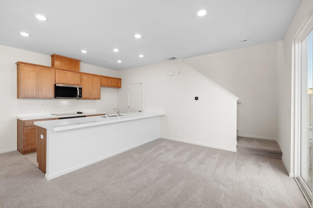 Detail Gallery Image 2 of 27 For 2250 Gladiola Dr, Hollister,  CA 95023 - 3 Beds | 2/1 Baths