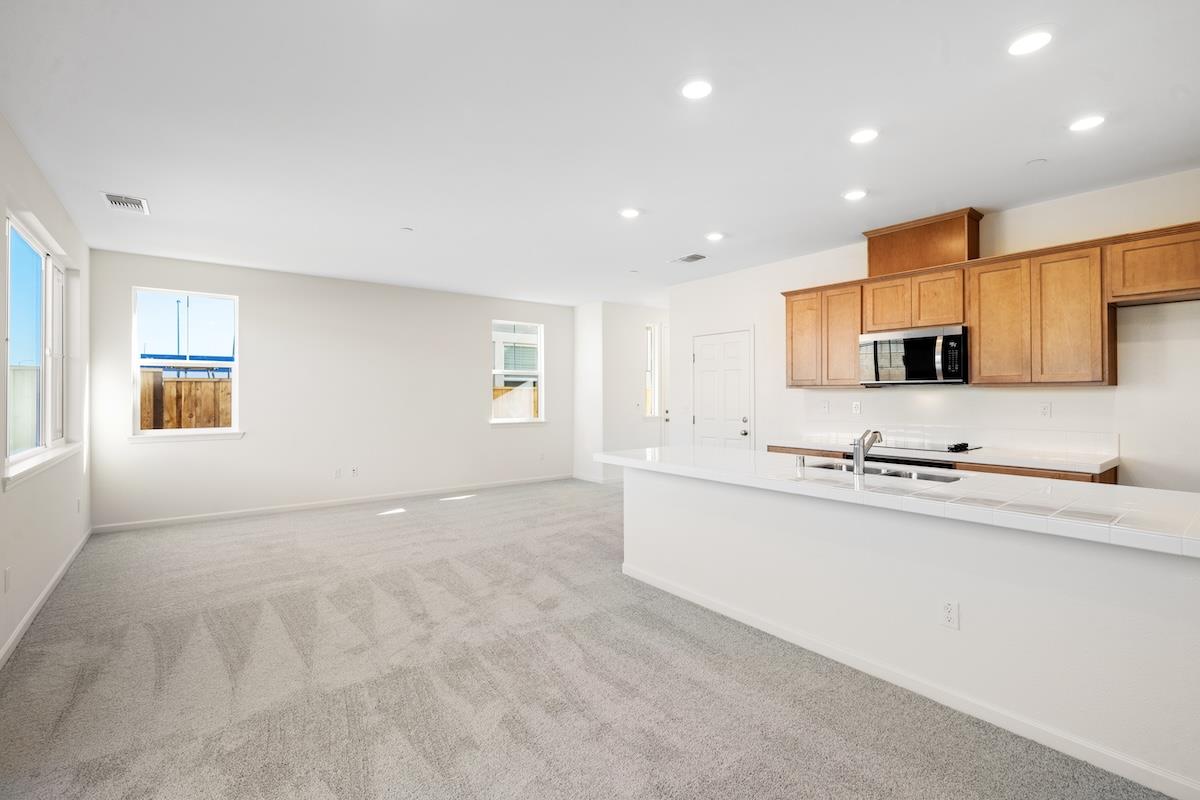 Detail Gallery Image 3 of 27 For 2250 Gladiola Dr, Hollister,  CA 95023 - 3 Beds | 2/1 Baths