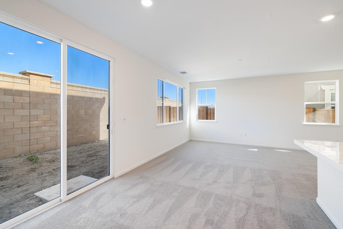 Detail Gallery Image 9 of 27 For 2250 Gladiola Dr, Hollister,  CA 95023 - 3 Beds | 2/1 Baths