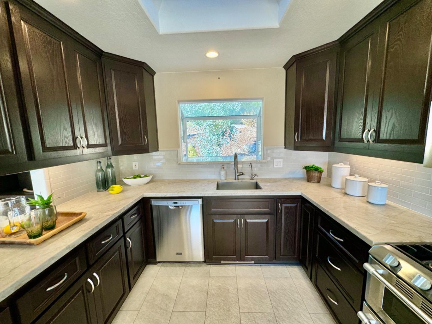 Detail Gallery Image 12 of 42 For 25400 Radonich Rd, Los Gatos,  CA 95033 - 3 Beds | 2/1 Baths