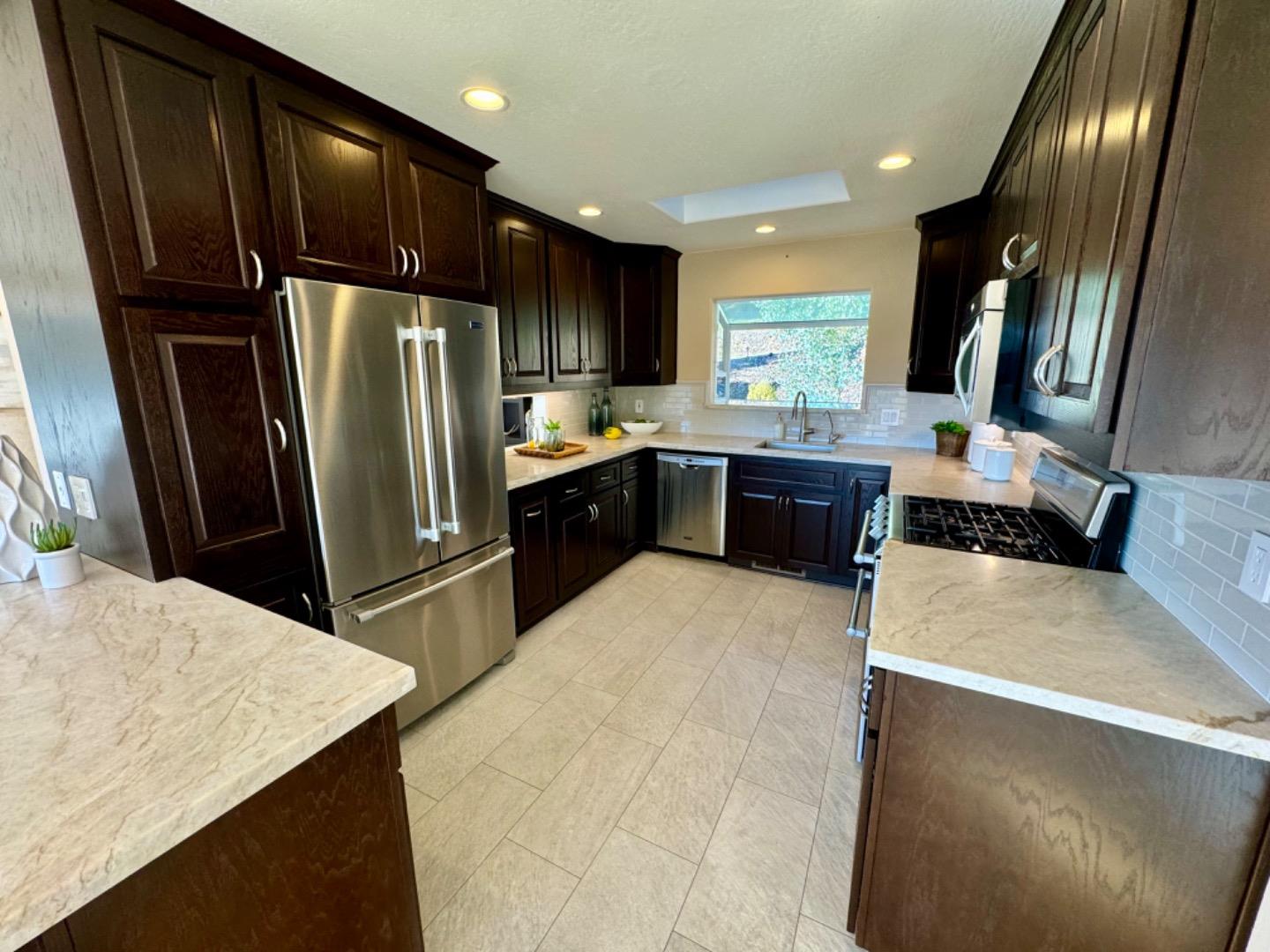 Detail Gallery Image 9 of 42 For 25400 Radonich Rd, Los Gatos,  CA 95033 - 3 Beds | 2/1 Baths