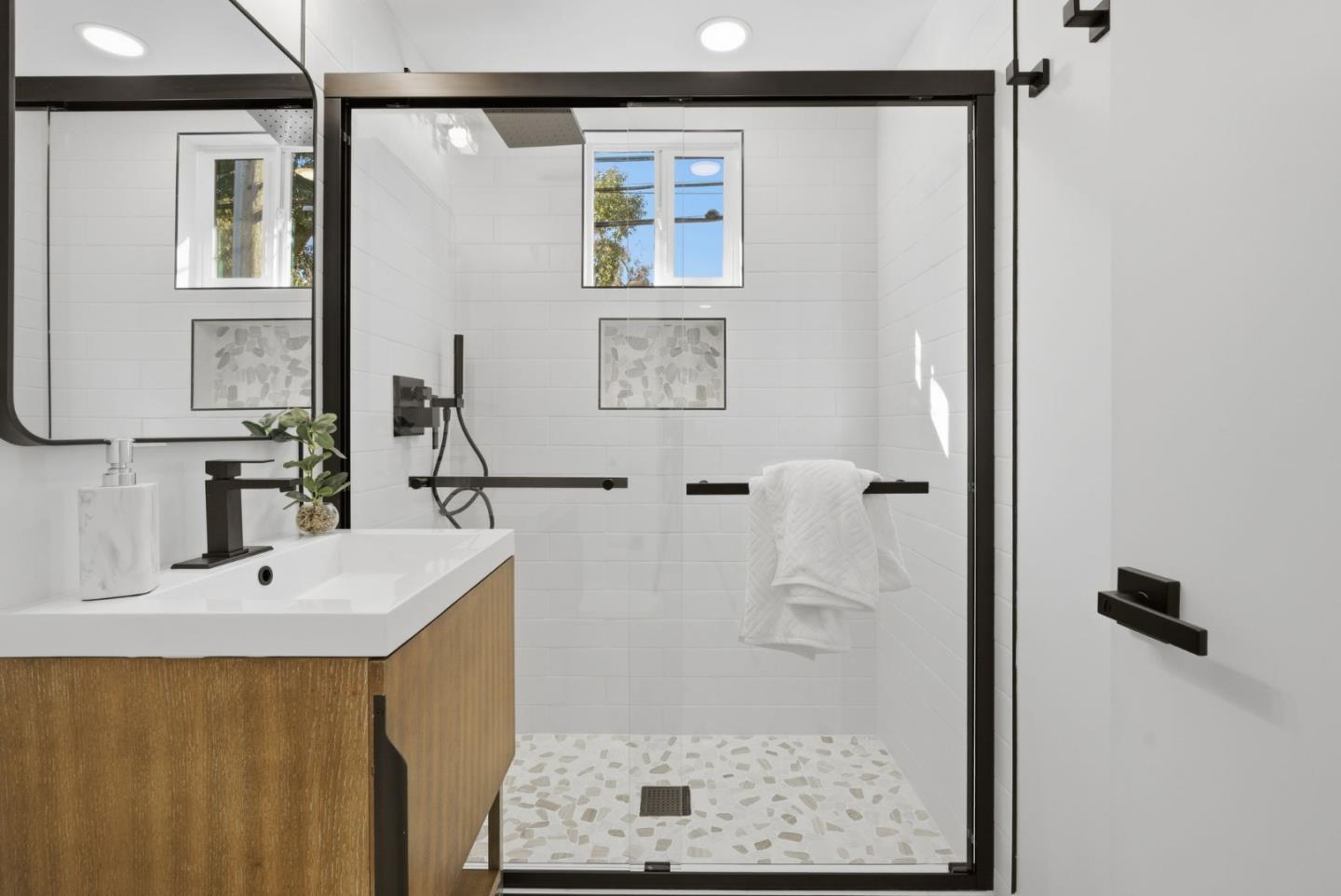 Detail Gallery Image 34 of 44 For 1622 Eleanor Dr, San Mateo,  CA 94402 - 4 Beds | 2 Baths