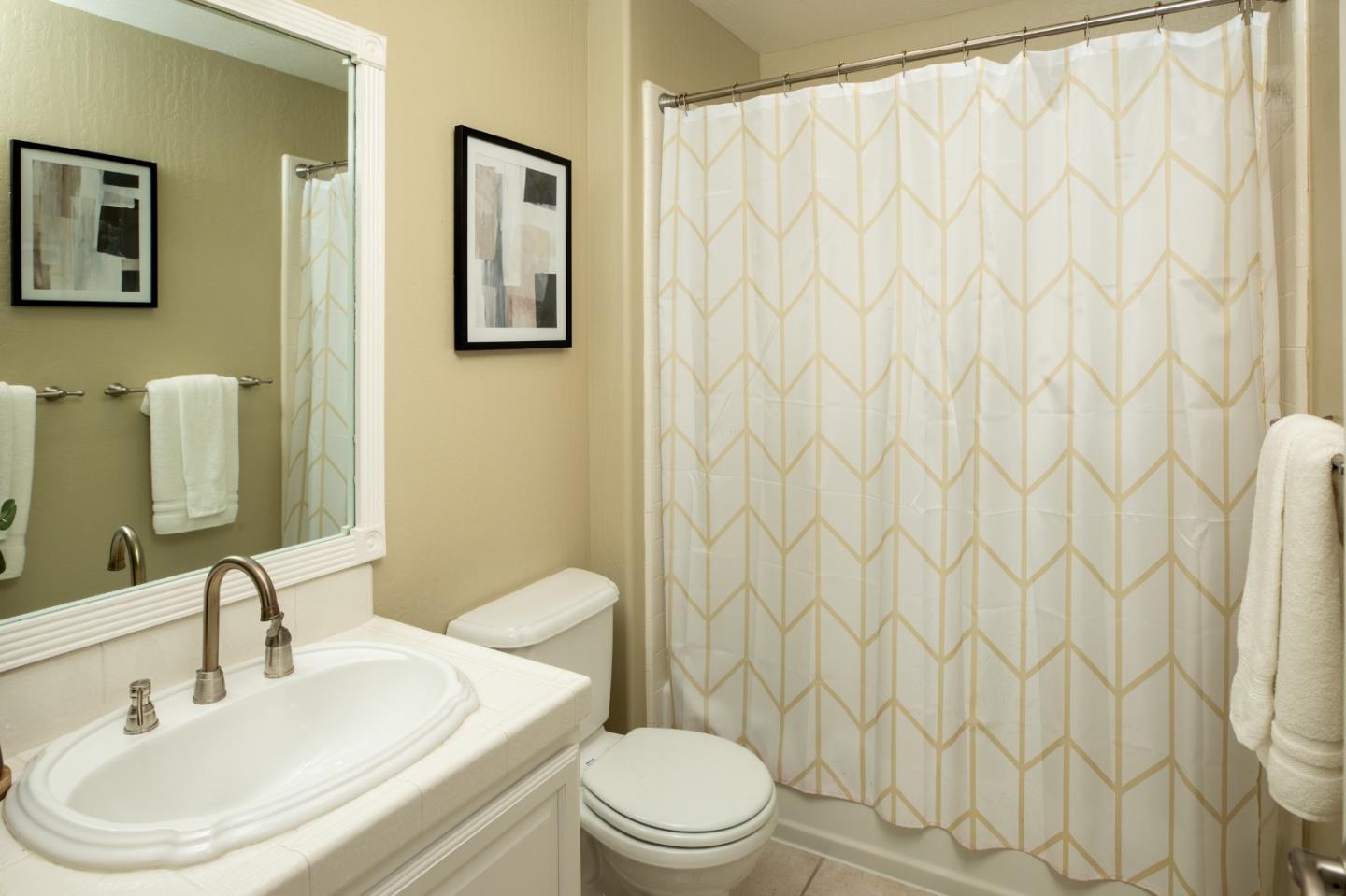 Detail Gallery Image 12 of 18 For 719 Elizabeth Ln, Menlo Park,  CA 94025 - 2 Beds | 2/1 Baths