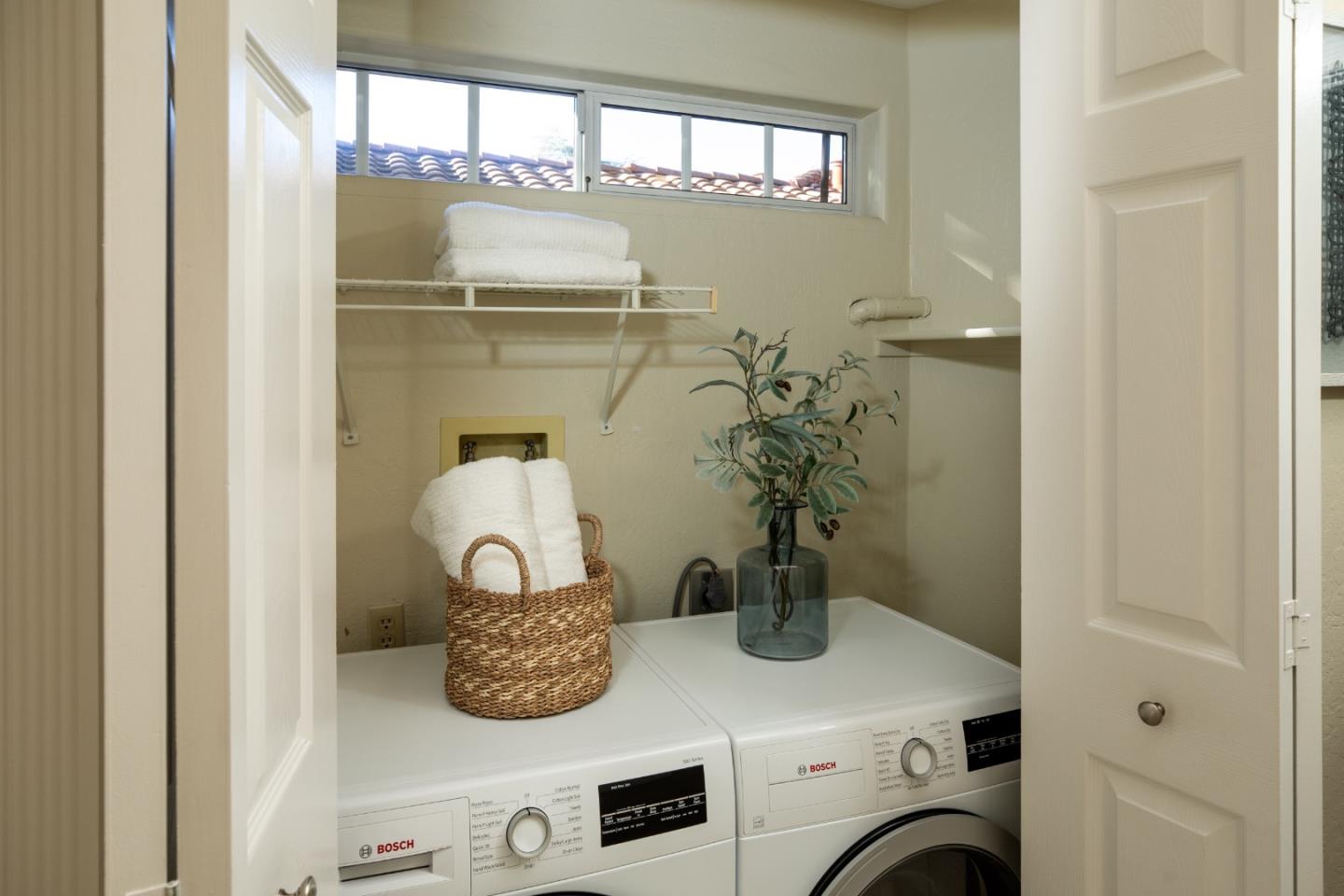 Detail Gallery Image 14 of 18 For 719 Elizabeth Ln, Menlo Park,  CA 94025 - 2 Beds | 2/1 Baths