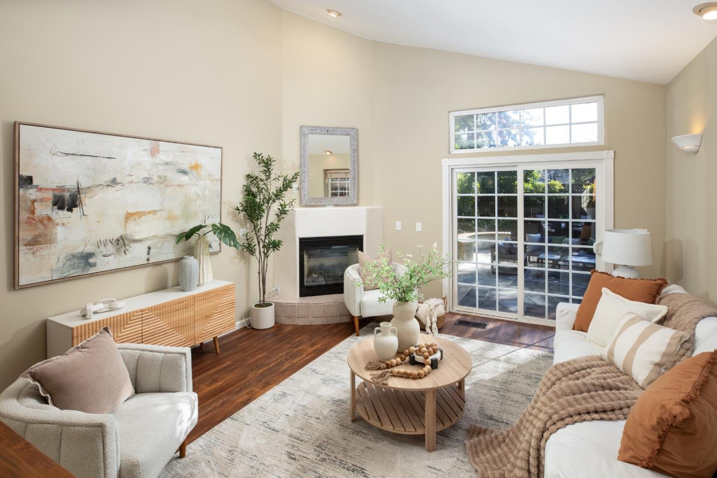 Detail Gallery Image 3 of 18 For 719 Elizabeth Ln, Menlo Park,  CA 94025 - 2 Beds | 2/1 Baths