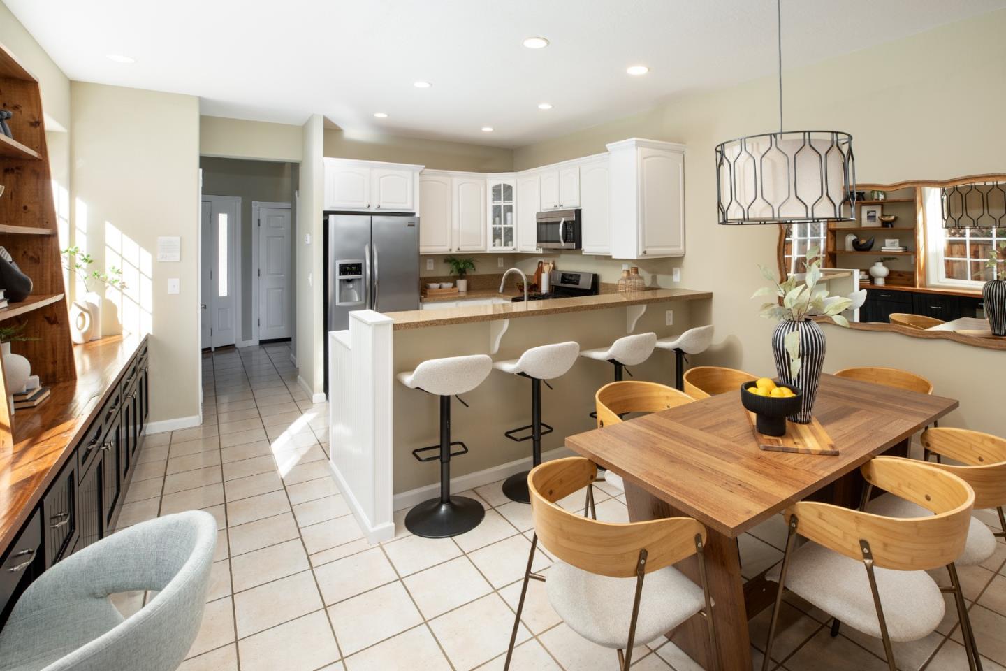 Detail Gallery Image 6 of 18 For 719 Elizabeth Ln, Menlo Park,  CA 94025 - 2 Beds | 2/1 Baths