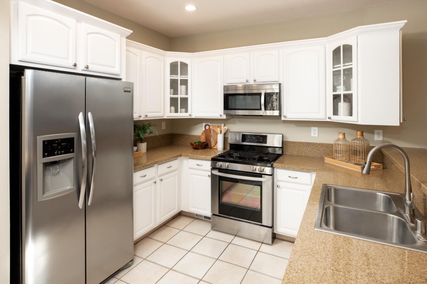 Detail Gallery Image 8 of 18 For 719 Elizabeth Ln, Menlo Park,  CA 94025 - 2 Beds | 2/1 Baths