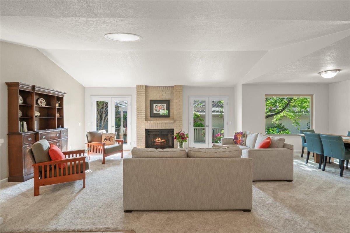 Detail Gallery Image 4 of 35 For 7137 via Solana, San Jose,  CA 95135 - 3 Beds | 2 Baths