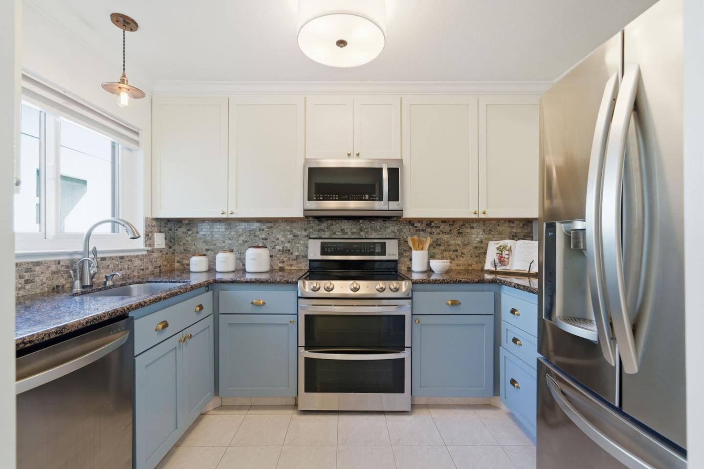 Detail Gallery Image 4 of 38 For 320 Peninsula Ave #409,  San Mateo,  CA 94401 - 2 Beds | 2 Baths