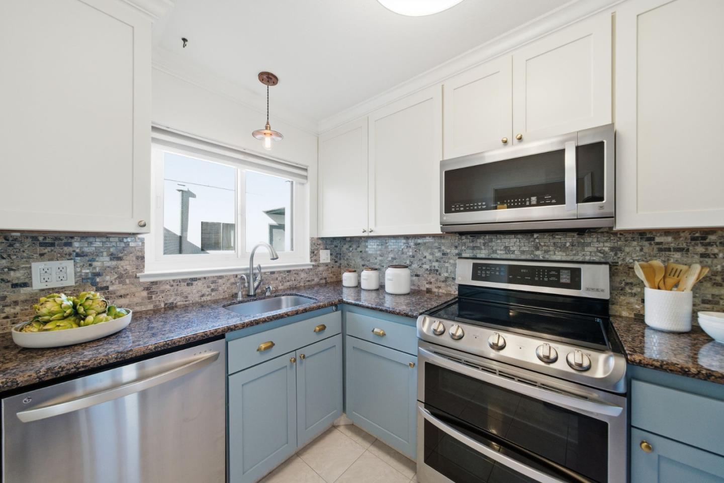 Detail Gallery Image 5 of 38 For 320 Peninsula Ave #409,  San Mateo,  CA 94401 - 2 Beds | 2 Baths