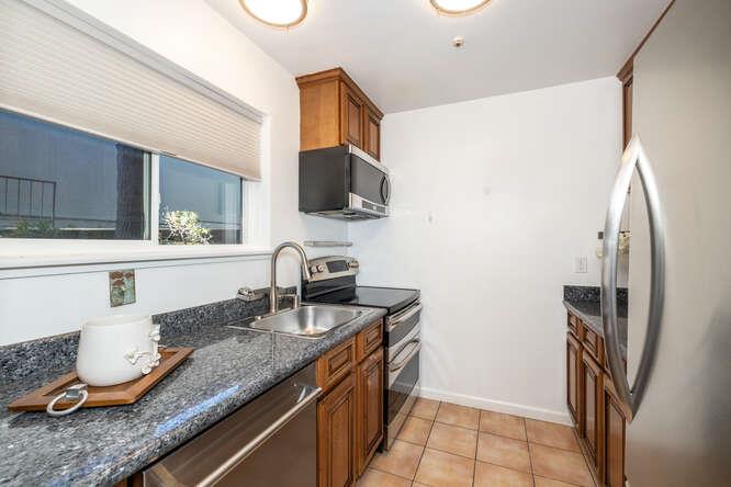 Detail Gallery Image 6 of 18 For 4008 Farm Hill Blvd #102,  Redwood City,  CA 94061 - 2 Beds | 1 Baths