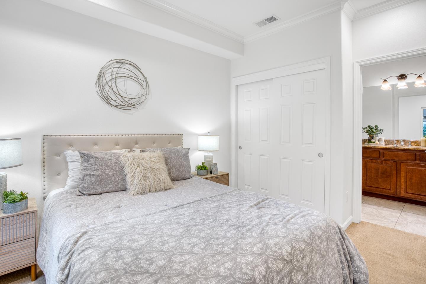 Detail Gallery Image 15 of 53 For 2219 Woodberry Ln, Mountain View,  CA 94043 - 3 Beds | 2/1 Baths