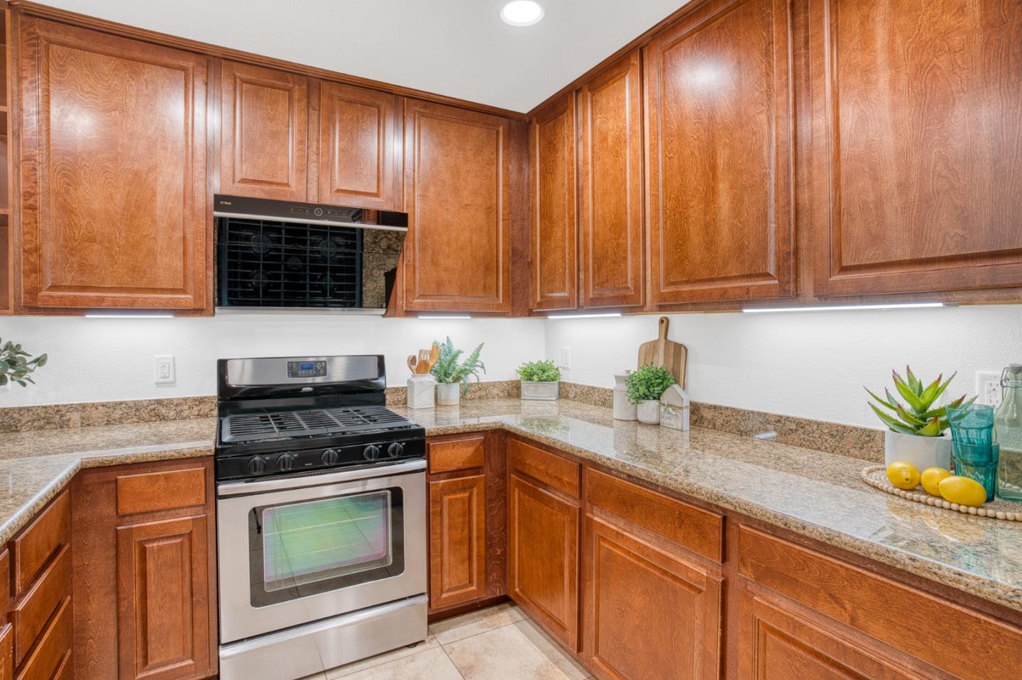 Detail Gallery Image 19 of 53 For 2219 Woodberry Ln, Mountain View,  CA 94043 - 3 Beds | 2/1 Baths