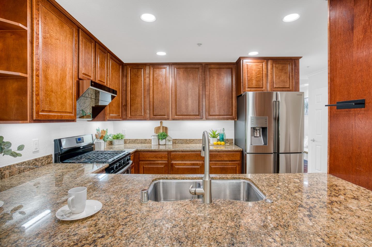 Detail Gallery Image 20 of 53 For 2219 Woodberry Ln, Mountain View,  CA 94043 - 3 Beds | 2/1 Baths