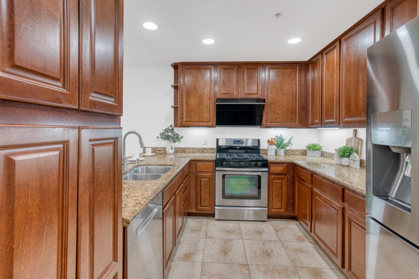 Detail Gallery Image 22 of 53 For 2219 Woodberry Ln, Mountain View,  CA 94043 - 3 Beds | 2/1 Baths