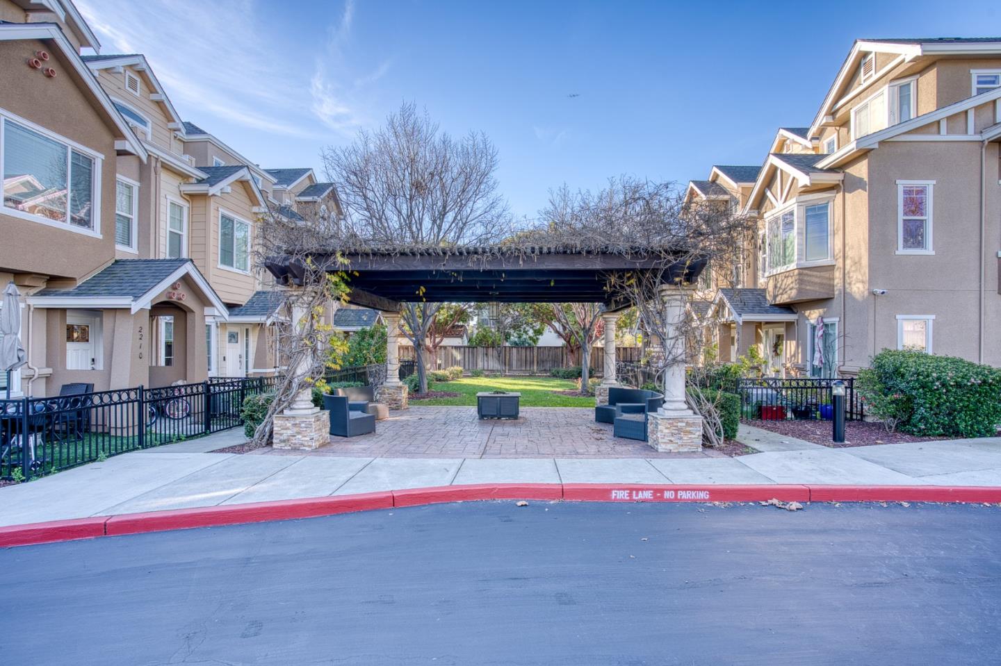 Detail Gallery Image 7 of 53 For 2219 Woodberry Ln, Mountain View,  CA 94043 - 3 Beds | 2/1 Baths