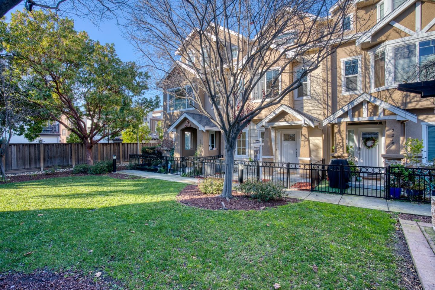 Detail Gallery Image 8 of 53 For 2219 Woodberry Ln, Mountain View,  CA 94043 - 3 Beds | 2/1 Baths