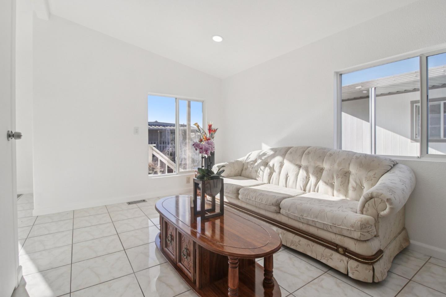 Detail Gallery Image 10 of 41 For 555 Umbarger Rd #75,  San Jose,  CA 95111 - 2 Beds | 2 Baths