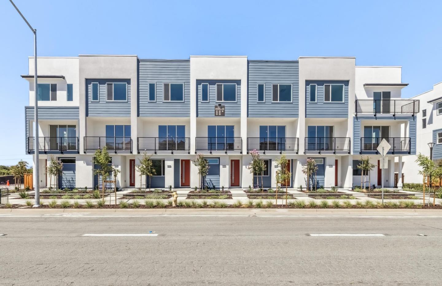 Detail Gallery Image 2 of 37 For 1359 California Cir, Milpitas,  CA 95035 - 3 Beds | 3 Baths