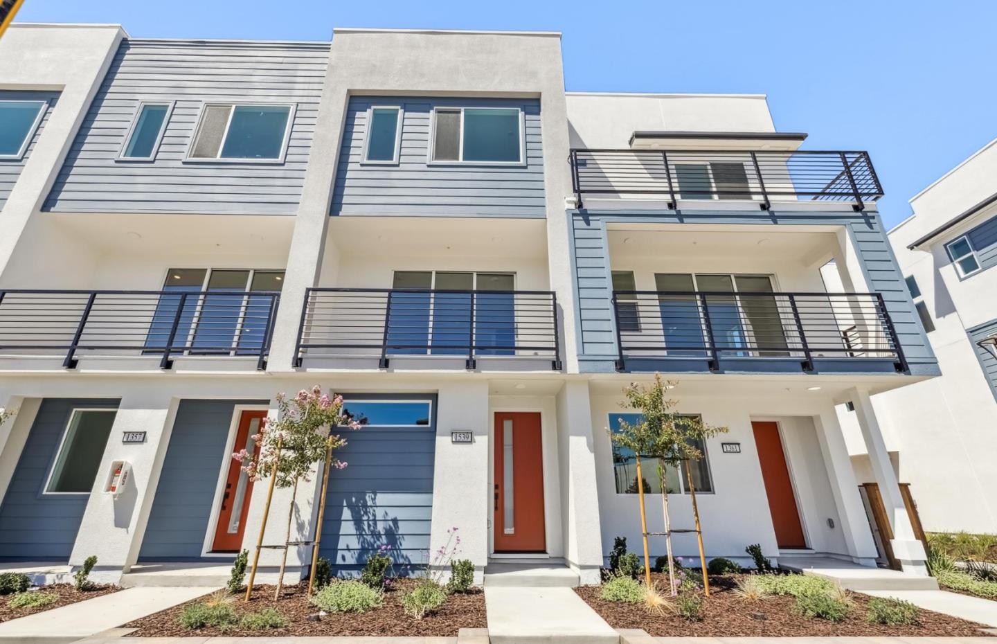 Detail Gallery Image 4 of 37 For 1359 California Cir, Milpitas,  CA 95035 - 3 Beds | 3 Baths