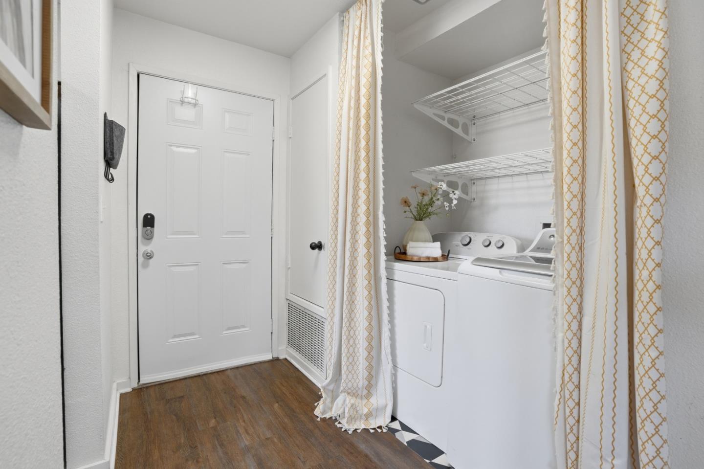 Detail Gallery Image 2 of 38 For 947 Fletcher #A223,  Hayward,  CA 94544 - 2 Beds | 1 Baths