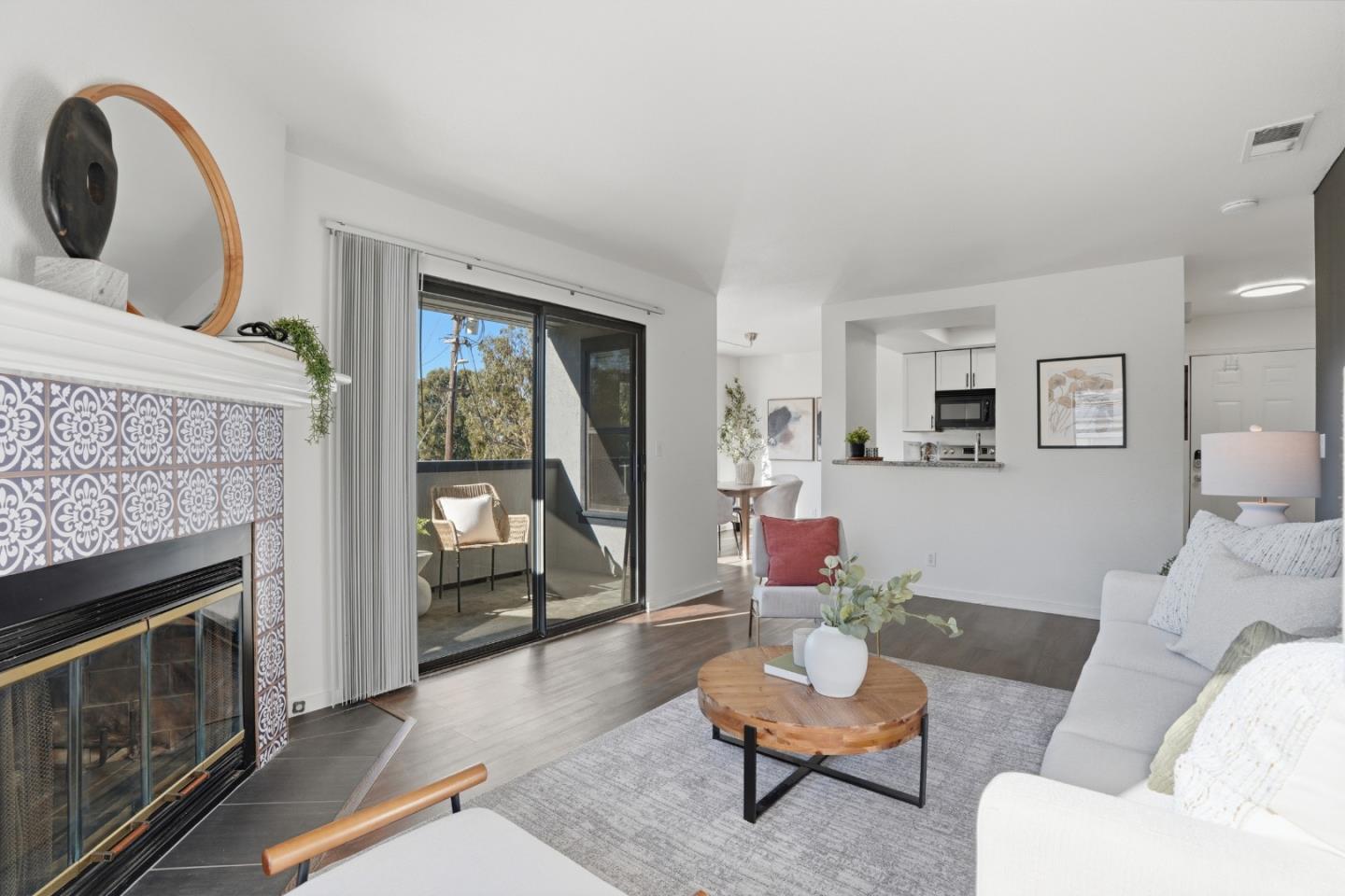 Detail Gallery Image 5 of 38 For 947 Fletcher #A223,  Hayward,  CA 94544 - 2 Beds | 1 Baths