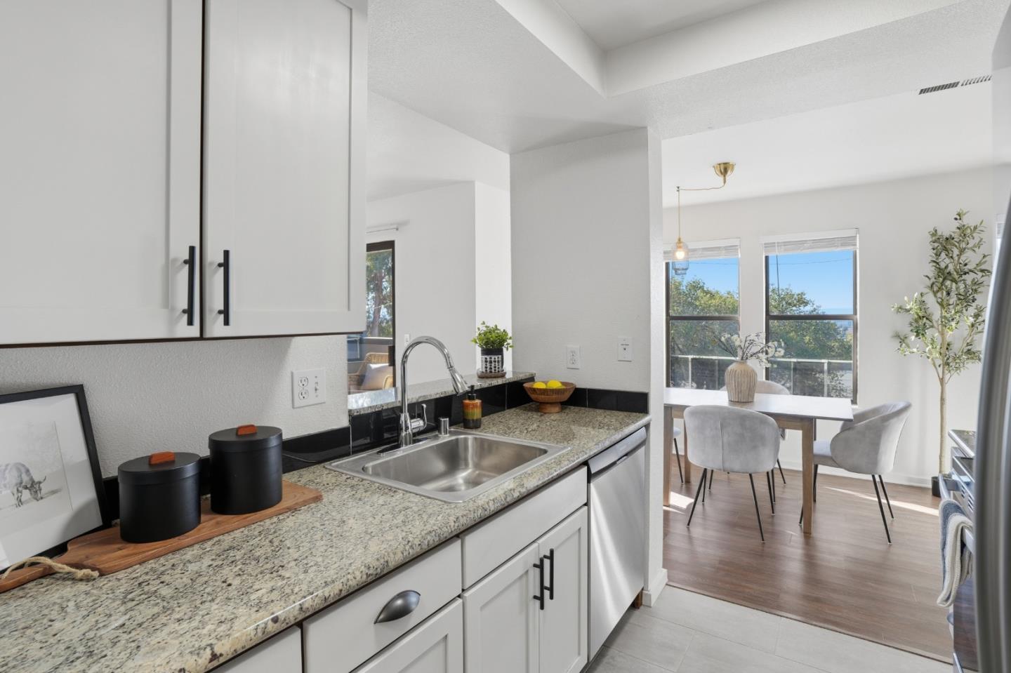 Detail Gallery Image 7 of 38 For 947 Fletcher #A223,  Hayward,  CA 94544 - 2 Beds | 1 Baths