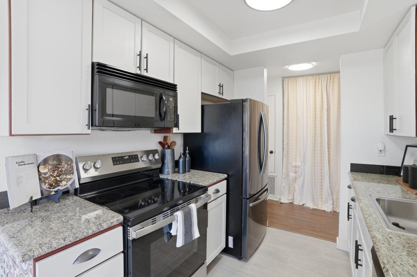 Detail Gallery Image 8 of 38 For 947 Fletcher #A223,  Hayward,  CA 94544 - 2 Beds | 1 Baths