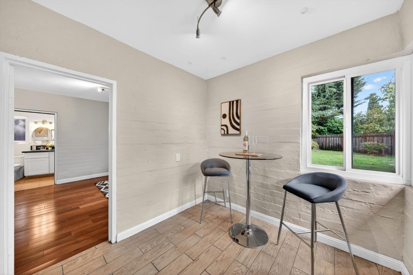 Detail Gallery Image 11 of 29 For 808 Winchester Dr, Burlingame,  CA 94010 - 3 Beds | 2 Baths