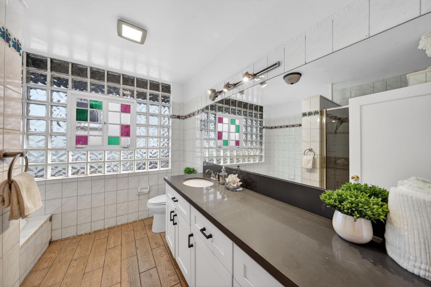 Detail Gallery Image 16 of 29 For 808 Winchester Dr, Burlingame,  CA 94010 - 3 Beds | 2 Baths