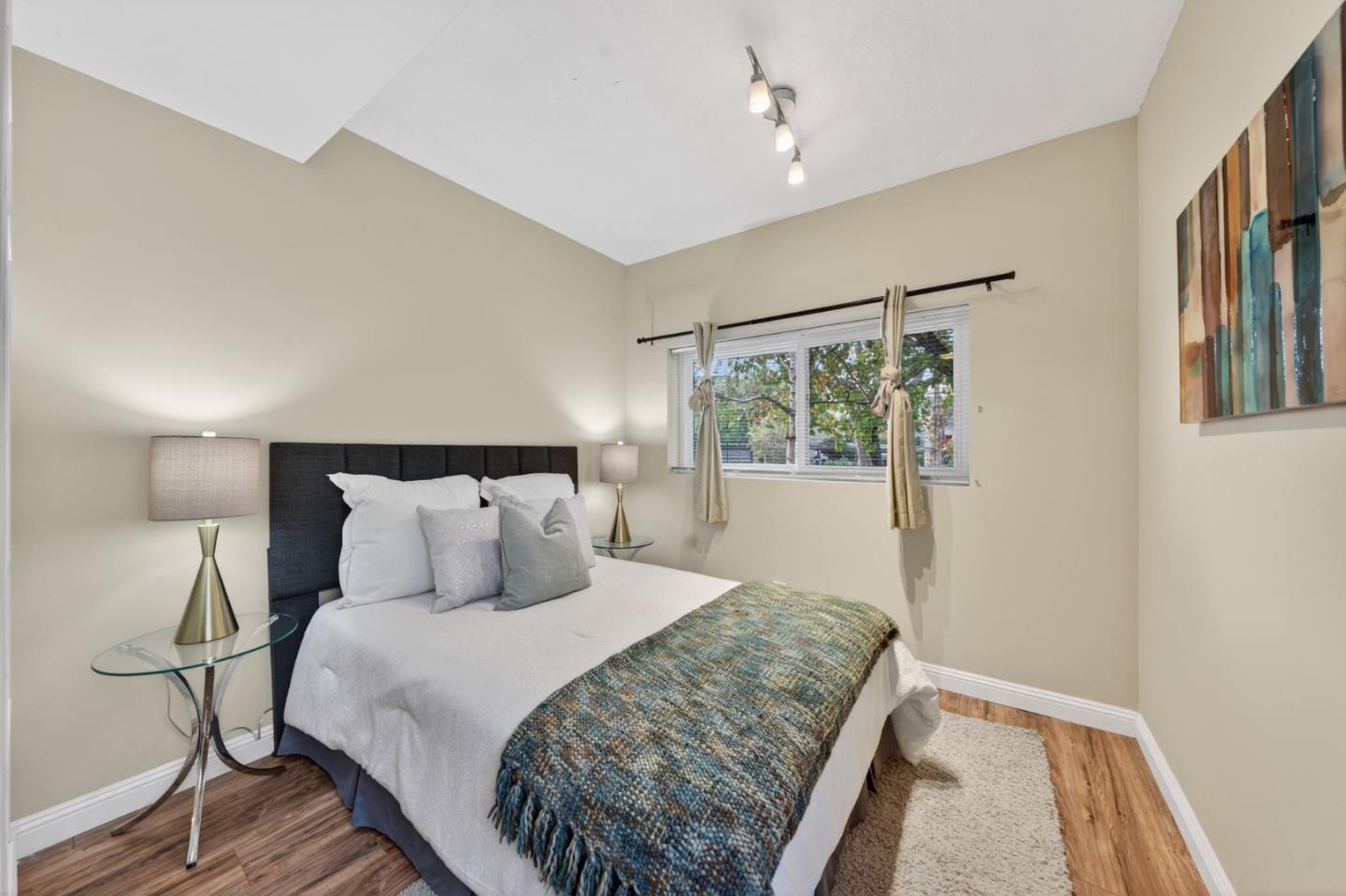 Detail Gallery Image 20 of 29 For 808 Winchester Dr, Burlingame,  CA 94010 - 3 Beds | 2 Baths