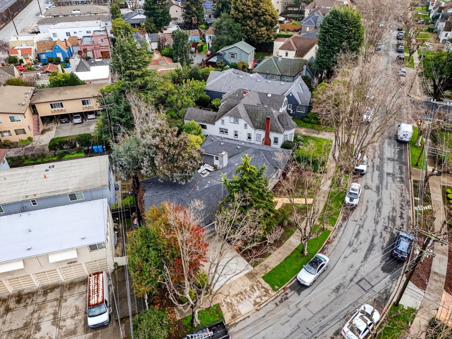 Detail Gallery Image 4 of 29 For 808 Winchester Dr, Burlingame,  CA 94010 - 3 Beds | 2 Baths