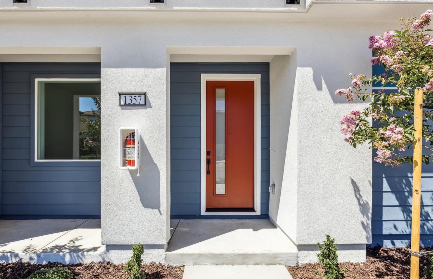 Detail Gallery Image 4 of 65 For 1357 California Cir, Milpitas,  CA 95035 - 3 Beds | 3/5 Baths