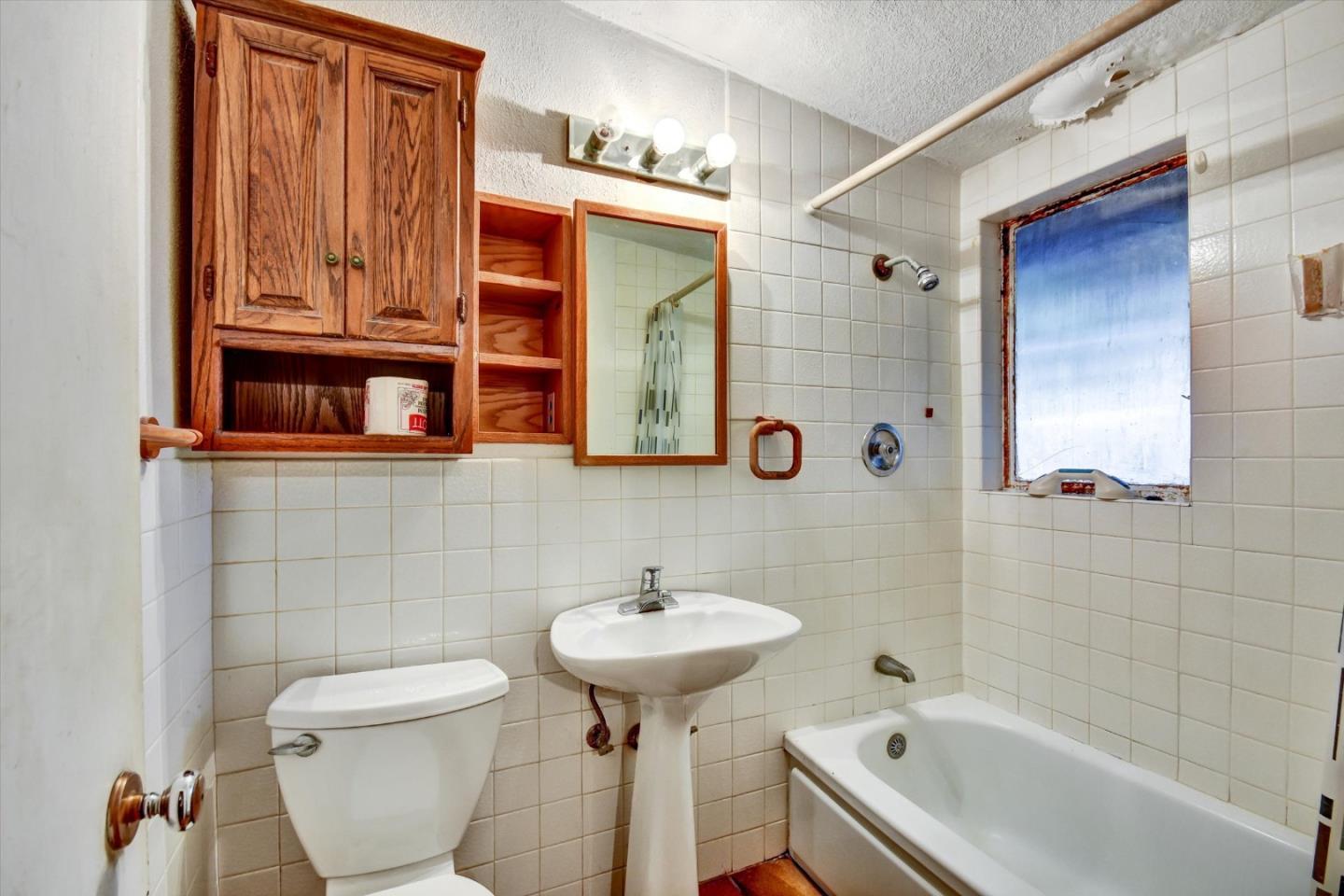 Detail Gallery Image 11 of 21 For 290 N Rengstorff Ave, Mountain View,  CA 94043 - 3 Beds | 2 Baths