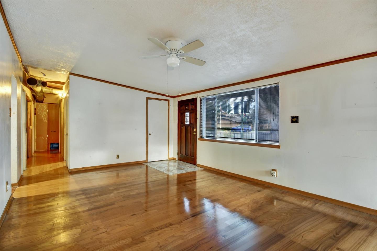 Detail Gallery Image 6 of 21 For 290 N Rengstorff Ave, Mountain View,  CA 94043 - 3 Beds | 2 Baths