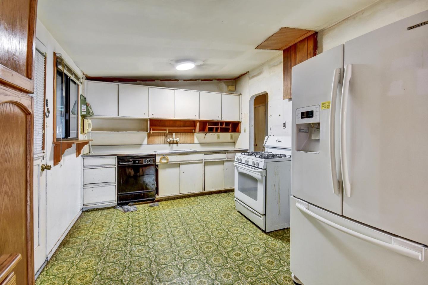 Detail Gallery Image 8 of 21 For 290 N Rengstorff Ave, Mountain View,  CA 94043 - 3 Beds | 2 Baths