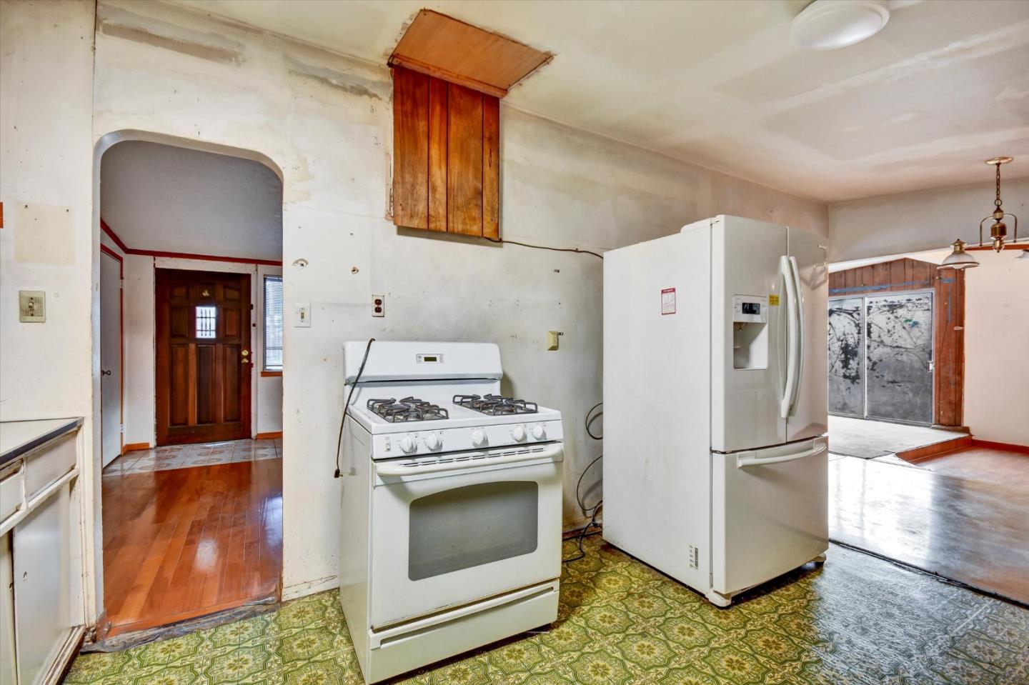 Detail Gallery Image 9 of 21 For 290 N Rengstorff Ave, Mountain View,  CA 94043 - 3 Beds | 2 Baths