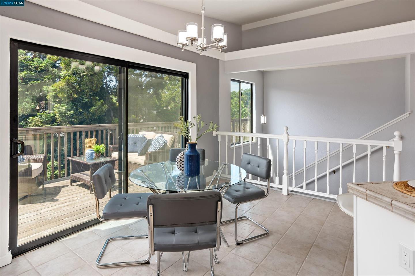 Detail Gallery Image 10 of 38 For 619 Edwards St, Crockett,  CA 94525 - 6 Beds | 3 Baths