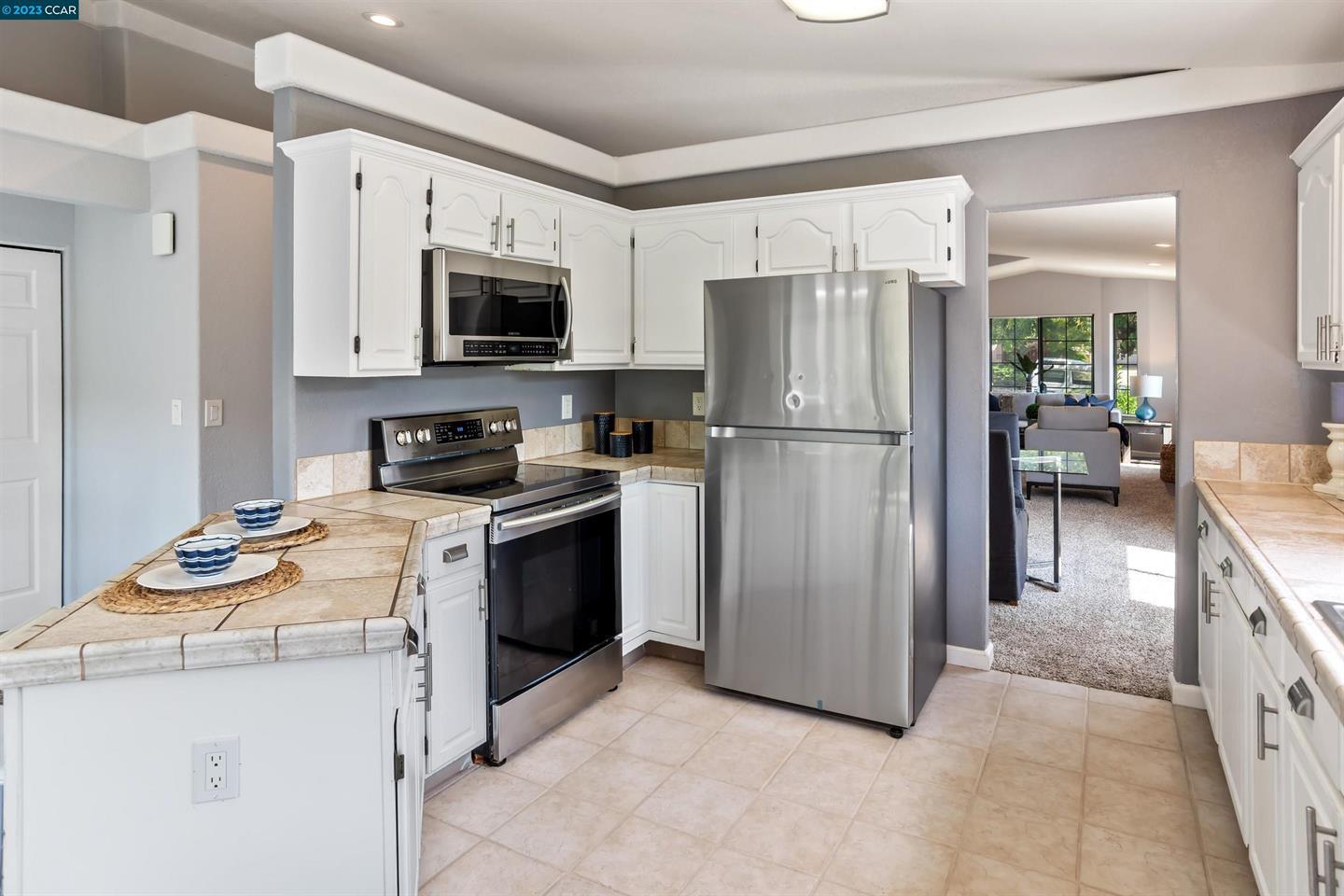 Detail Gallery Image 11 of 38 For 619 Edwards St, Crockett,  CA 94525 - 6 Beds | 3 Baths