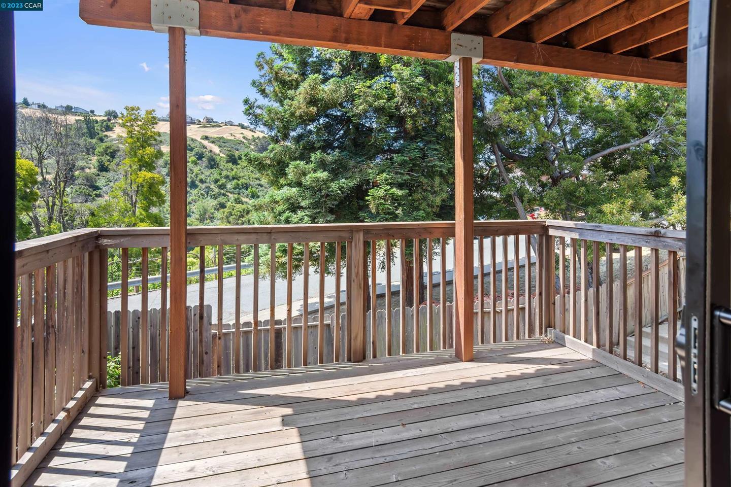 Detail Gallery Image 18 of 38 For 619 Edwards St, Crockett,  CA 94525 - 6 Beds | 3 Baths