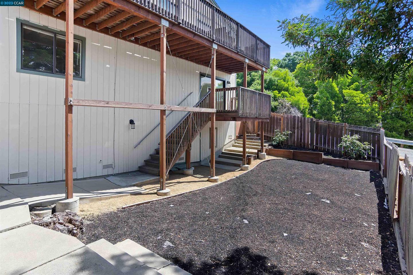 Detail Gallery Image 19 of 38 For 619 Edwards St, Crockett,  CA 94525 - 6 Beds | 3 Baths