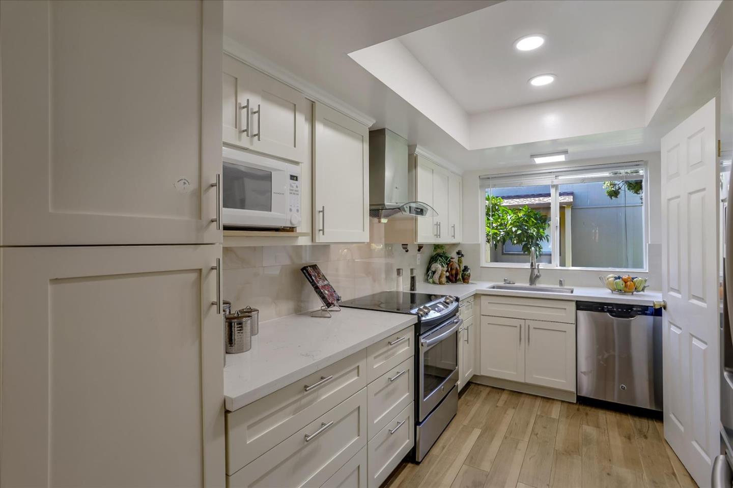 Detail Gallery Image 5 of 36 For 1361 Highland Ct, Milpitas,  CA 95035 - 2 Beds | 1/1 Baths