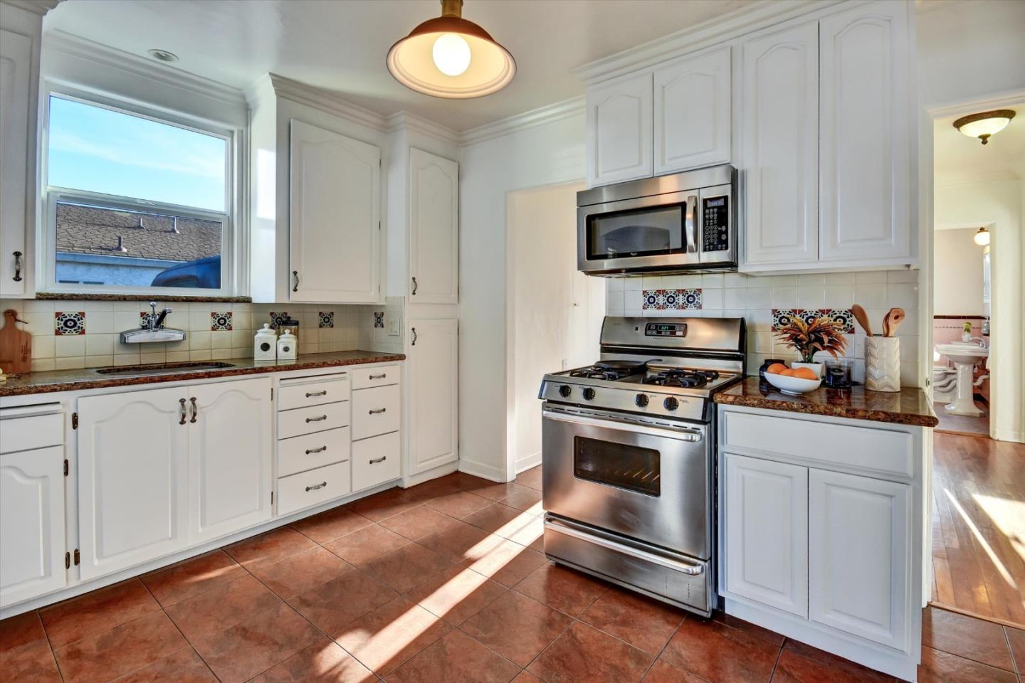 Detail Gallery Image 8 of 17 For 251 S 21st St, San Jose,  CA 95116 - 2 Beds | 2 Baths