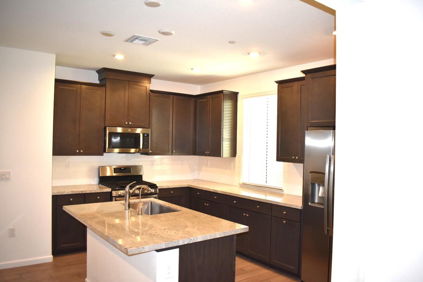 Detail Gallery Image 4 of 30 For 1674 Richie Ln, Woodland,  CA 95776 - 4 Beds | 3 Baths