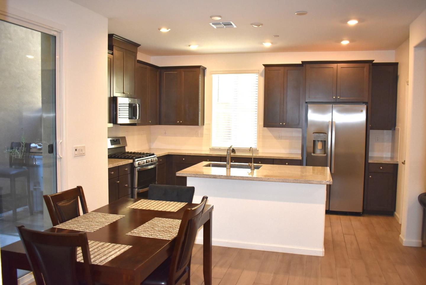 Detail Gallery Image 8 of 30 For 1674 Richie Ln, Woodland,  CA 95776 - 4 Beds | 3 Baths