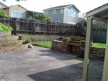 Detail Gallery Image 2 of 7 For 427 Johnson Ave, Pacifica,  CA 94044 - 2 Beds | 1 Baths