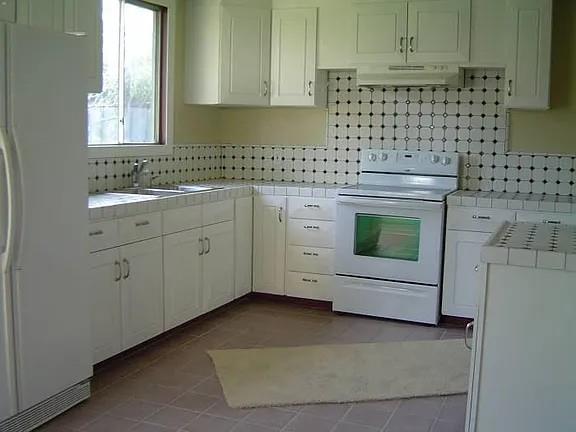 Detail Gallery Image 4 of 7 For 427 Johnson Ave, Pacifica,  CA 94044 - 2 Beds | 1 Baths