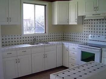 Detail Gallery Image 6 of 7 For 427 Johnson Ave, Pacifica,  CA 94044 - 2 Beds | 1 Baths